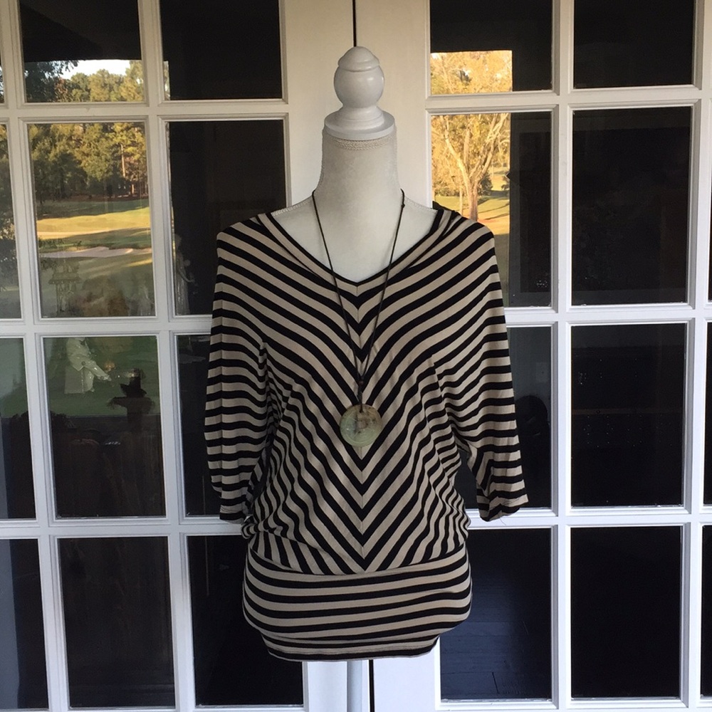 Chevron pattern shirt small